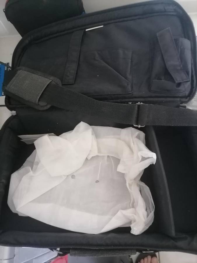 **BOKKE DAY DEALS**R30 FREIGHT**EPSON LCD PROJECTOR EMP-740 IN CARRY BAG*TOP QULAIRT*R8000 NEW