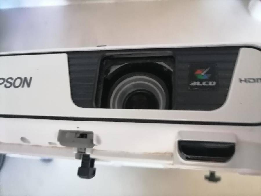 *YOUR CHRISTMAS PRESENT*R30 FREIGHT*EPSON HOME CINEMA LCD PROJECTOR*EXCELENT QUALITY*WORKING*