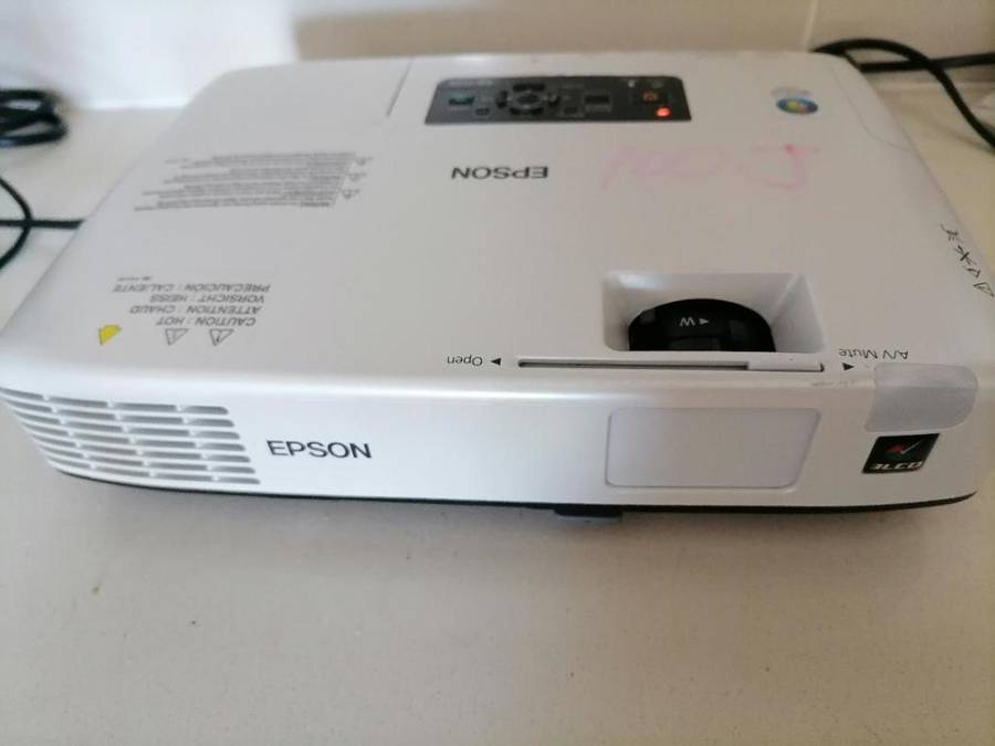 *BOXING DAY DEALS*R30 FREIGHT*EPSON HOME CINEMA LCD PROJECTOR*EXCELENT QUALITY*WORKING*