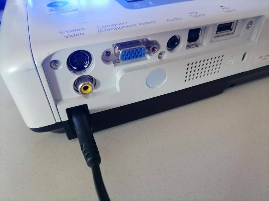 *BOXING DAY DEALS*R30 FREIGHT*EPSON HOME CINEMA LCD PROJECTOR*EXCELENT QUALITY*WORKING*