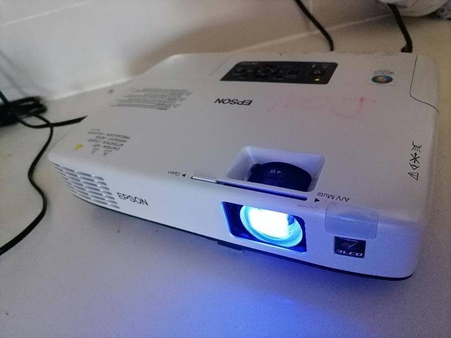 *BOXING DAY DEALS*R30 FREIGHT*EPSON HOME CINEMA LCD PROJECTOR*EXCELENT QUALITY*WORKING*