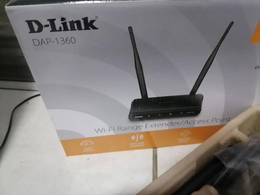 **BULK LOT OF ELECTRONICS*R30 FREIGHT*LOT INCL: BLUE CARBON 1200VA UPS,GIZZU 8800,POWER BANK ETC**