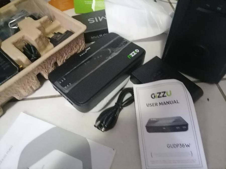 **BULK LOT OF ELECTRONICS*R30 FREIGHT*LOT INCL: BLUE CARBON 1200VA UPS,GIZZU 8800,POWER BANK ETC**