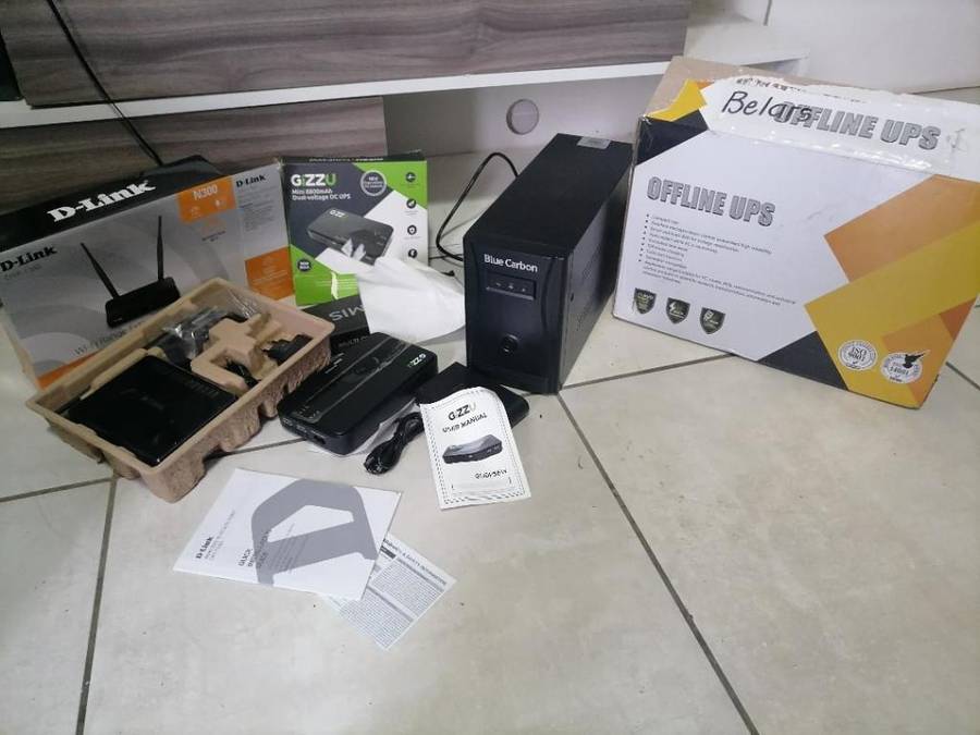 **BULK LOT OF ELECTRONICS*R30 FREIGHT*LOT INCL: BLUE CARBON 1200VA UPS,GIZZU 8800,POWER BANK ETC**