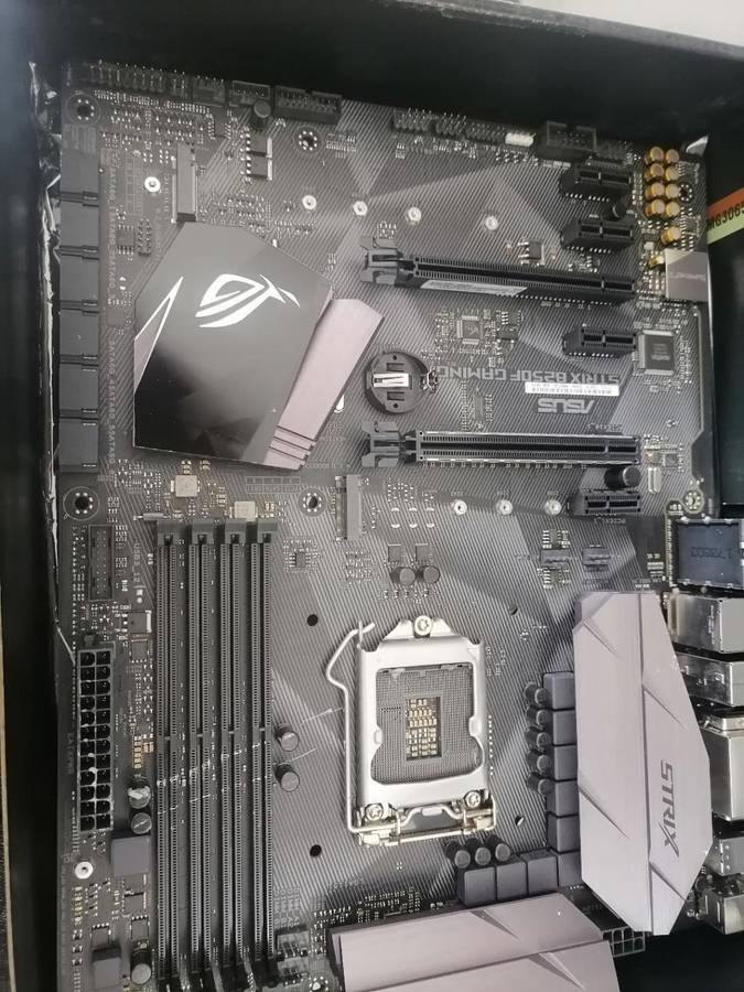 *FLASH FRIDAY DEAL*R30 FREIGHT*ASUS ROG STRIX B250 GAMING MOTHERBOARD*UNTESTED*