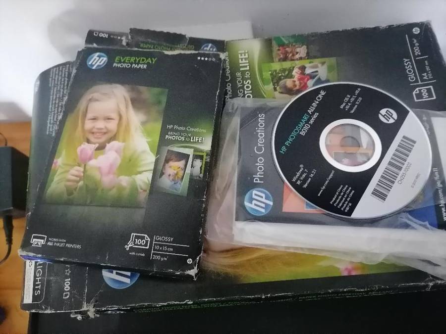 *GRAB THIS AWESOME DEAL*TOP QUALITY HP PHOTOSMART PRINTER WITH PHOTO PAPER,POWER CORD.DISK***