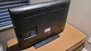 SAMSUNG 32 INCH FLAT SCREEN TV WITH REMOTE