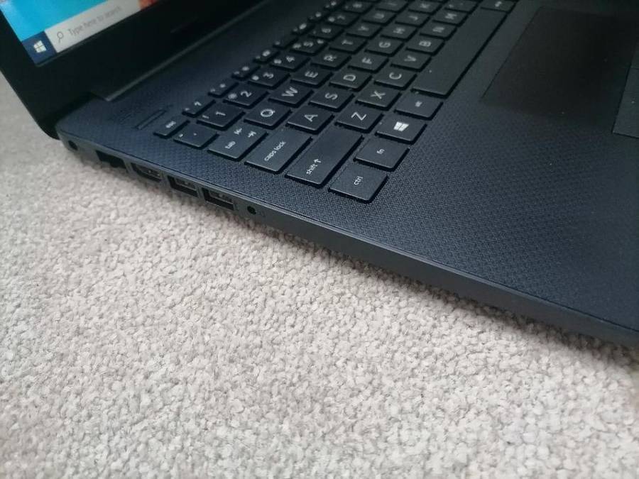 *TOP SPEC LAPTOP*HP 15 AMD A4RADEON,500GB SSD.8GB RAM,ORIGINAL CHARGER,BAG*R8500 REFUNBISHED PRICE*