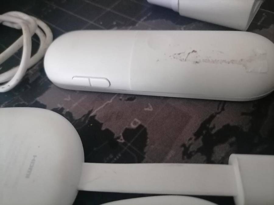 *LOT OF 2 X GOOGLE CHROMECAST 4K STREEMING GOOGLE TV UNITS*ONE REMOTE*NOT TESTED*1 BID FOR BOTH**