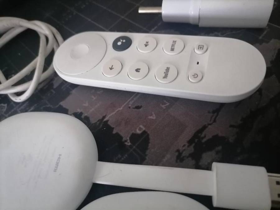 *LOT OF 2 X GOOGLE CHROMECAST 4K STREEMING GOOGLE TV UNITS*ONE REMOTE*NOT TESTED*1 BID FOR BOTH**