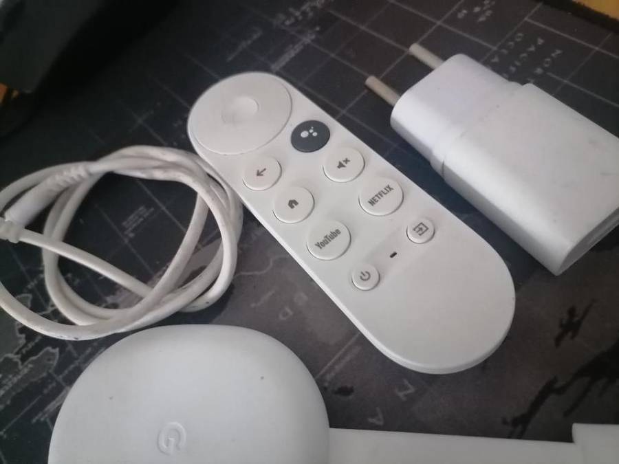 *LOT OF 2 X GOOGLE CHROMECAST 4K STREEMING GOOGLE TV UNITS*ONE REMOTE*NOT TESTED*1 BID FOR BOTH**