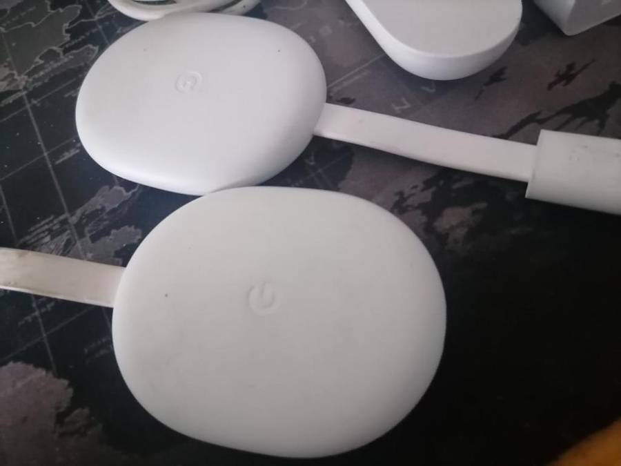 *LOT OF 2 X GOOGLE CHROMECAST 4K STREEMING GOOGLE TV UNITS*ONE REMOTE*NOT TESTED*1 BID FOR BOTH**