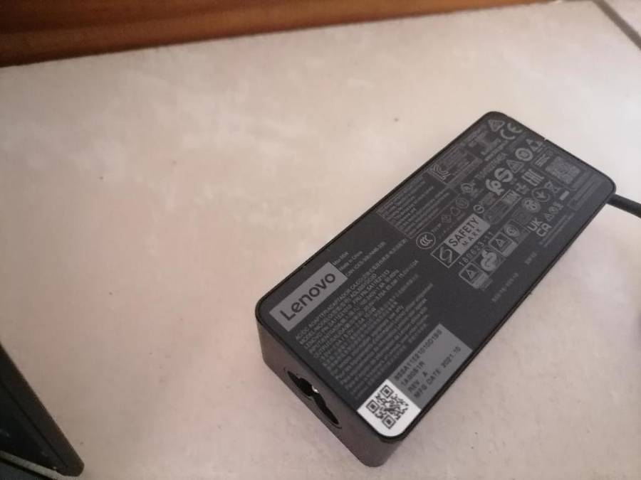 i7 8TH GEN LENOVO THINKPAD X390 16GB RAM. 512 NVME SSD, W10/OFFICE,BATTERY 100%.ORIGINAL CHARGER