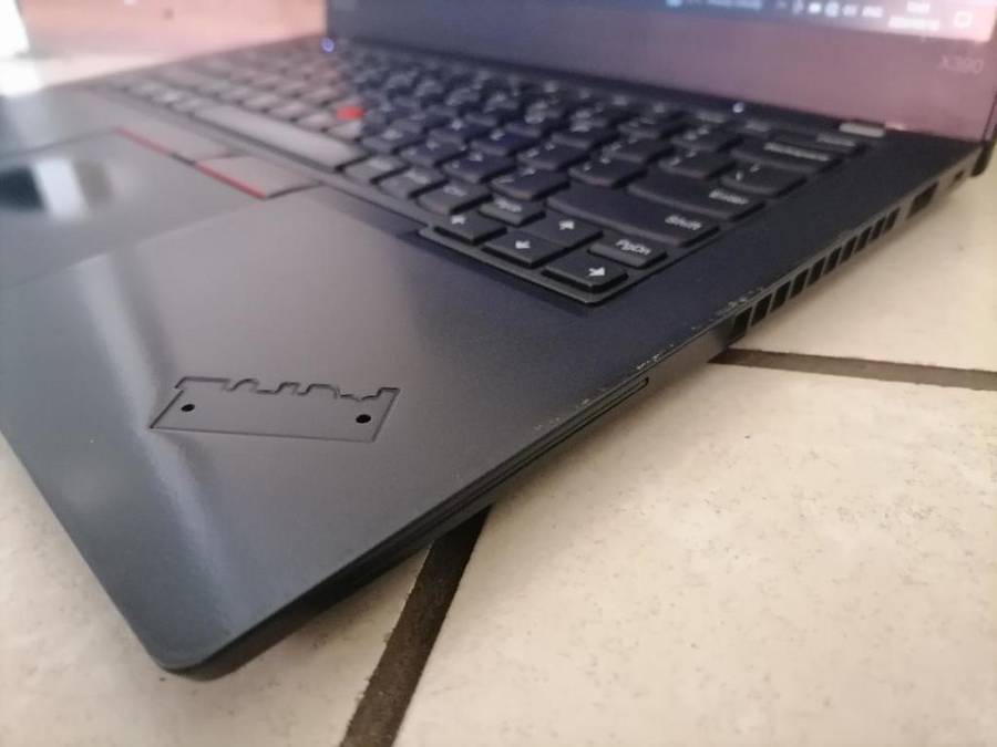 i7 8TH GEN LENOVO THINKPAD X390 16GB RAM. 512 NVME SSD, W10/OFFICE,BATTERY 100%.ORIGINAL CHARGER