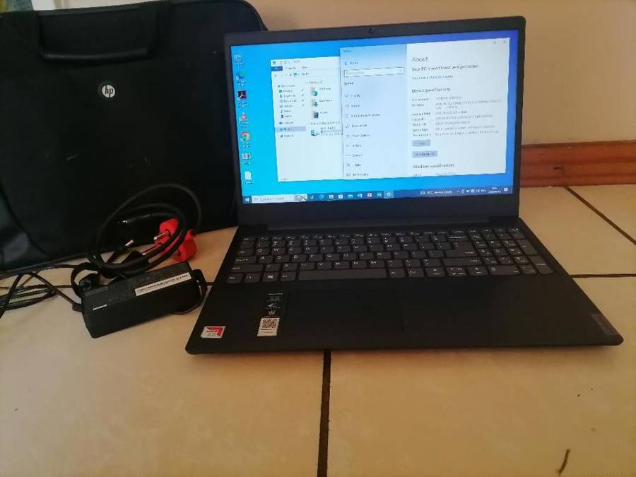 IMMACULATE AMD A6 9TH GEN LENOVO IDEAPAD 8GB RAM,1TG HDD,ORIGINAL CHARGER,BAG,BATTERY 100%