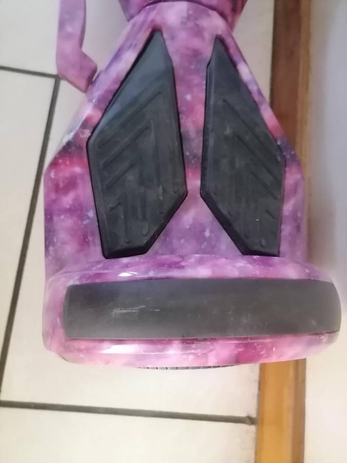 8` SMART BALANCE BOARD, NO CHARGER, POWERS ON, NOT MOVING CORRECTLY