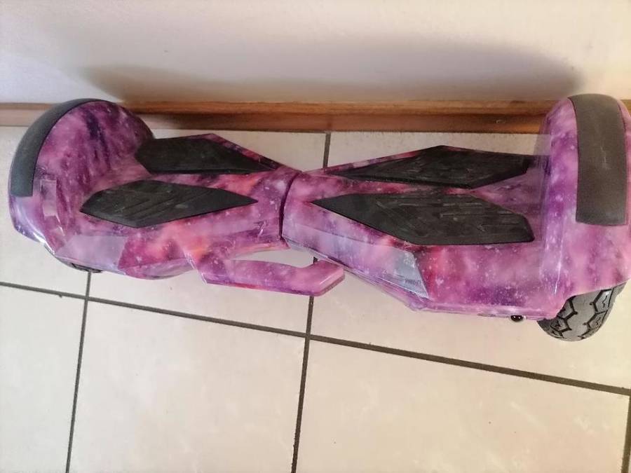 8` SMART BALANCE BOARD, NO CHARGER, POWERS ON, NOT MOVING CORRECTLY