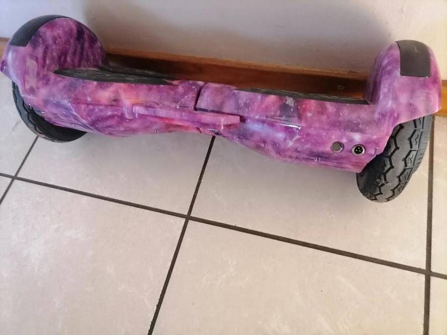 8` SMART BALANCE BOARD, NO CHARGER, POWERS ON, NOT MOVING CORRECTLY