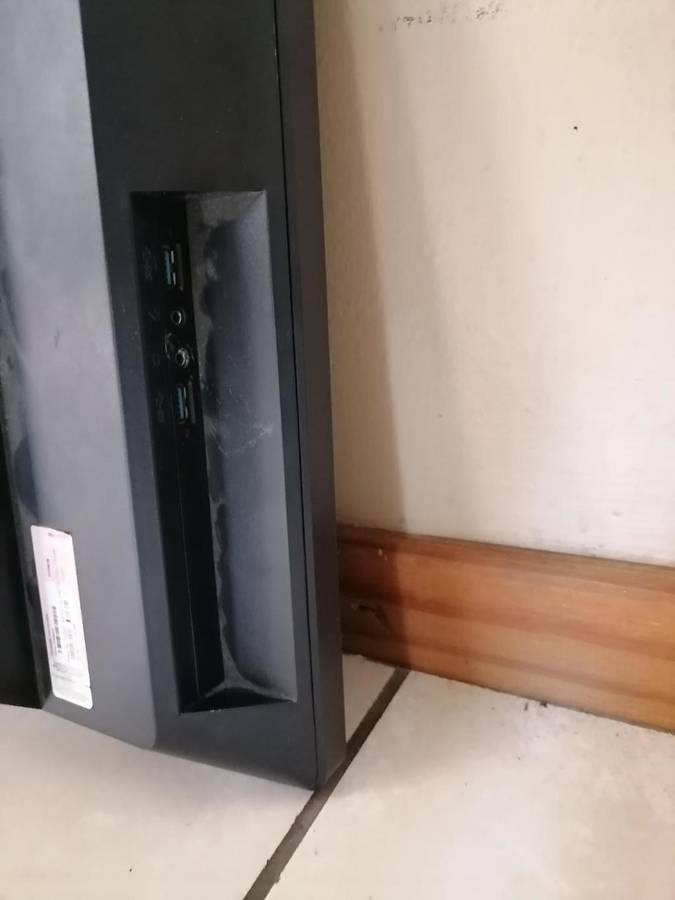 I5 LENOVO 24 INCH  4TH GEN,4GB RAM, 500GB HDD , ALL IN 1 PC.*POWERS ON AND OFF.