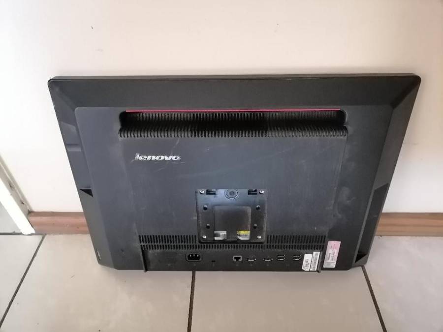 I5 LENOVO 24 INCH  4TH GEN,4GB RAM, 500GB HDD , ALL IN 1 PC.*POWERS ON AND OFF.