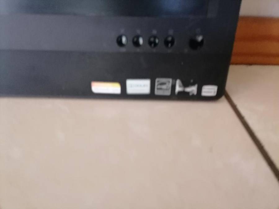 I5 LENOVO 24 INCH  4TH GEN,4GB RAM, 500GB HDD , ALL IN 1 PC.*POWERS ON AND OFF.