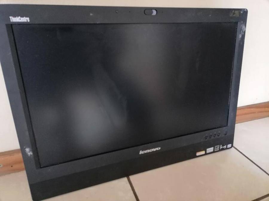 I5 LENOVO 24 INCH  4TH GEN,4GB RAM, 500GB HDD , ALL IN 1 PC.*POWERS ON AND OFF.