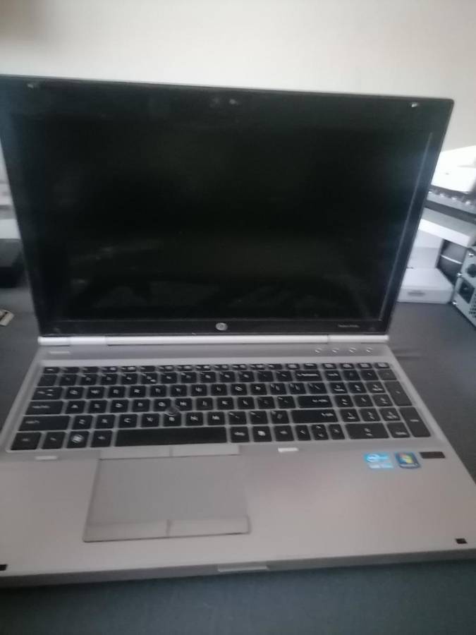 **HP ELITEBOOOK 8560P i7 LAPTOP. POWERS ON SCREEN BLANK*