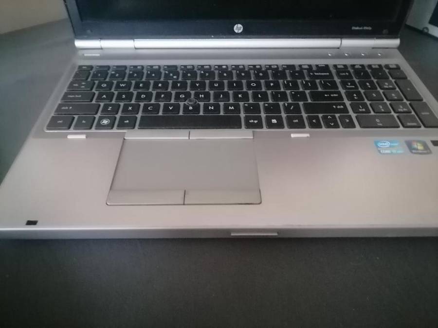 **HP ELITEBOOOK 8560P i7 LAPTOP. POWERS ON SCREEN BLANK*