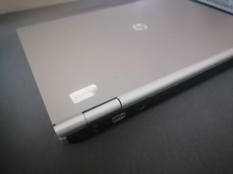 **HP ELITEBOOOK 8560P i7 LAPTOP. POWERS ON SCREEN BLANK*