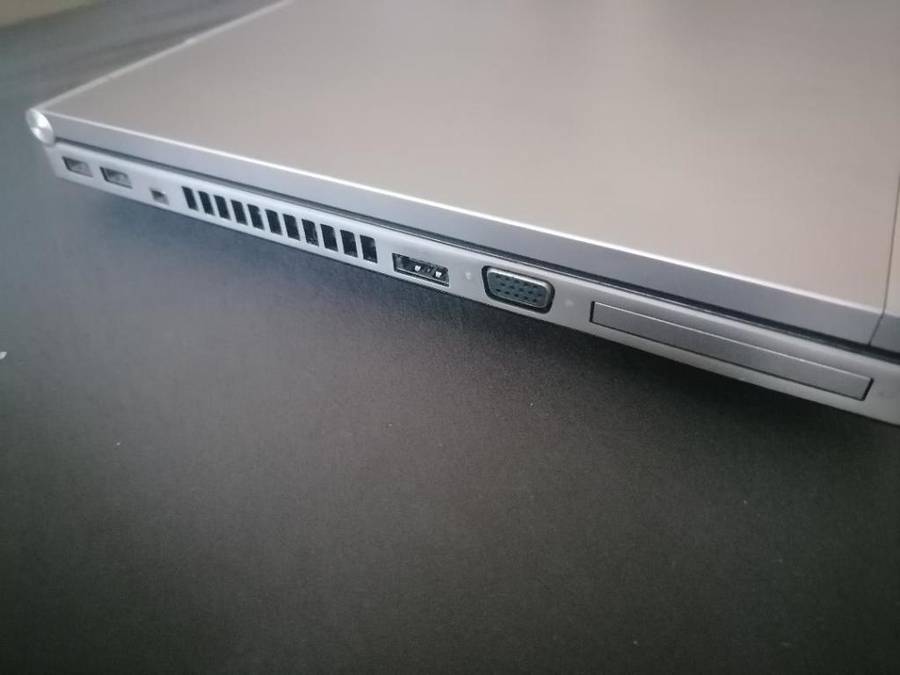 **HP ELITEBOOOK 8560P i7 LAPTOP. POWERS ON SCREEN BLANK*