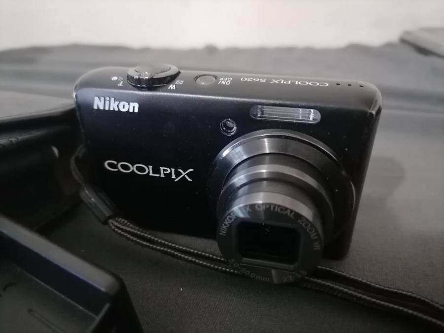 **NIKON COOLPIX S620 DIGITAL CAMERA WITH LITHIUM BATTERY,CHARGER, POUCH*
