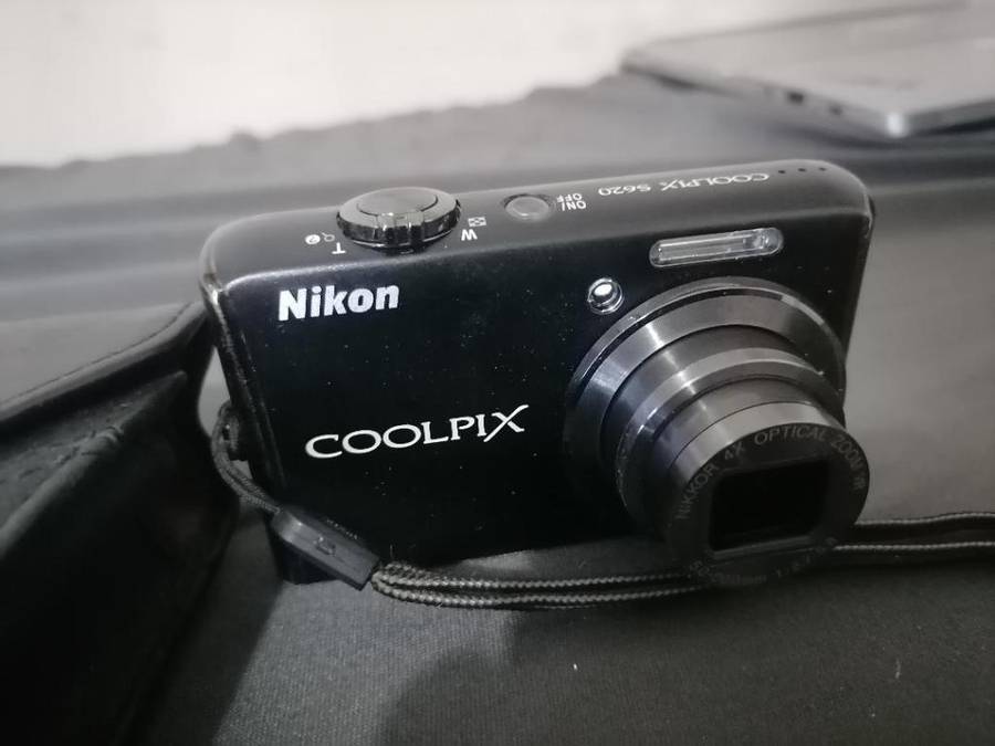 **NIKON COOLPIX S620 DIGITAL CAMERA WITH LITHIUM BATTERY,CHARGER, POUCH*