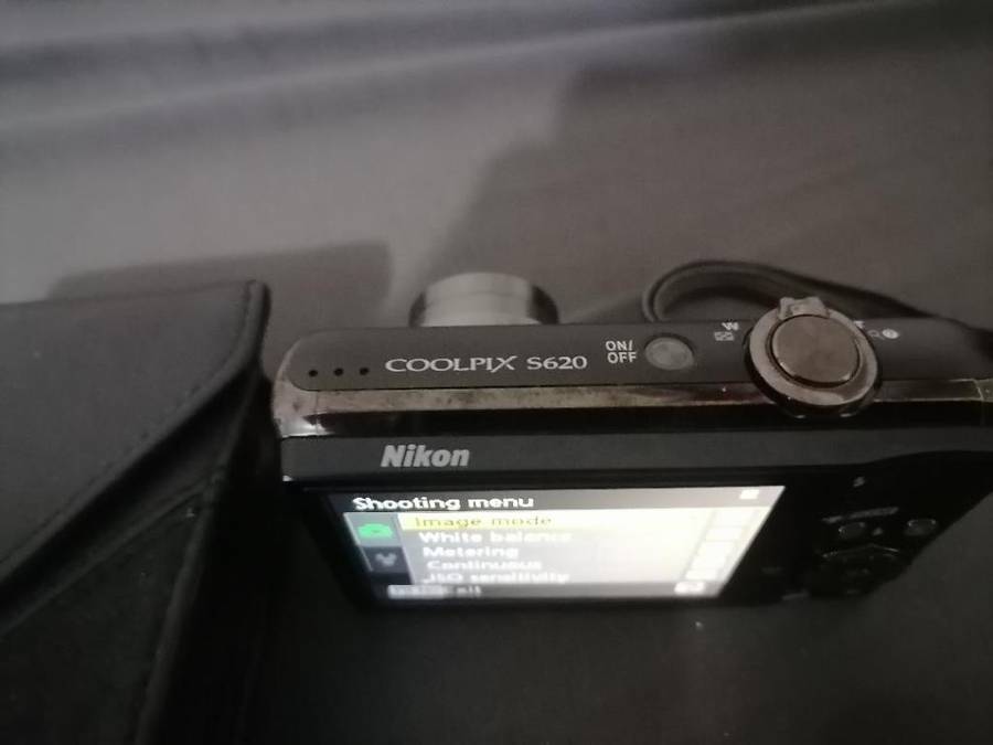 **NIKON COOLPIX S620 DIGITAL CAMERA WITH LITHIUM BATTERY,CHARGER, POUCH*
