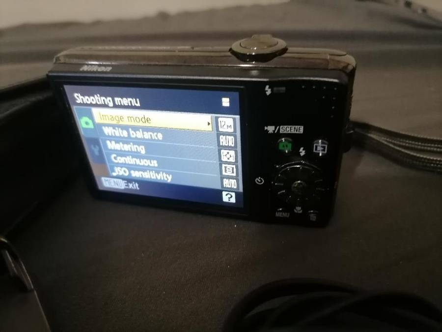 **NIKON COOLPIX S620 DIGITAL CAMERA WITH LITHIUM BATTERY,CHARGER, POUCH*