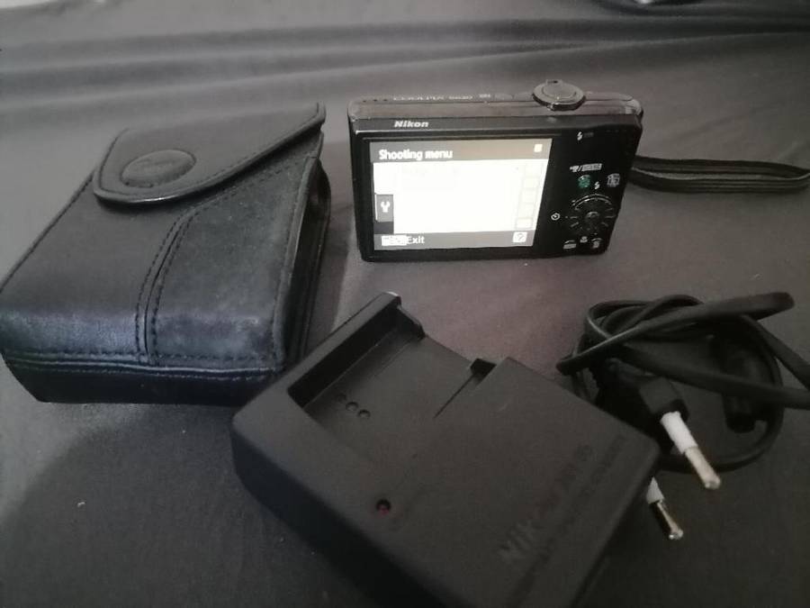 **NIKON COOLPIX S620 DIGITAL CAMERA WITH LITHIUM BATTERY,CHARGER, POUCH*