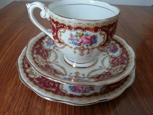 QUEEN ANNE "REGENCY" TRIO