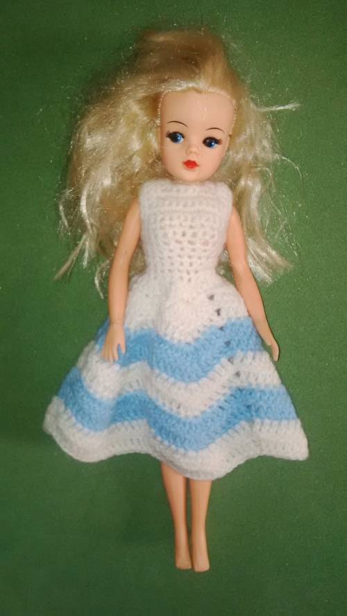 Antique Sindy Doll With Realistic Eye Lashes With Embroided Dress ,033055X