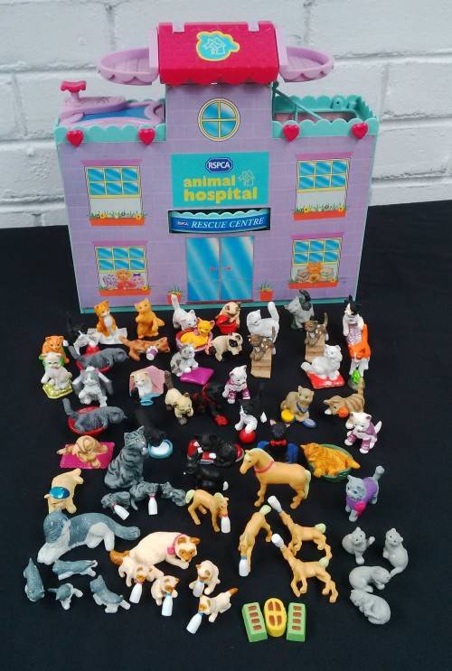 Vintage 1990`s Surprise In My Pocket Animal Hospital Playset With Some Accessories