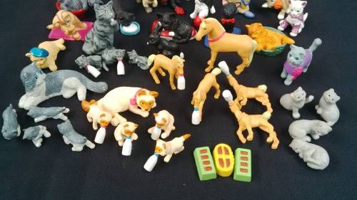 Vintage 1990`s Surprise In My Pocket Animal Hospital Playset With Some Accessories