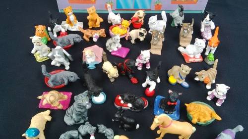 Vintage 1990`s Surprise In My Pocket Animal Hospital Playset With Some Accessories