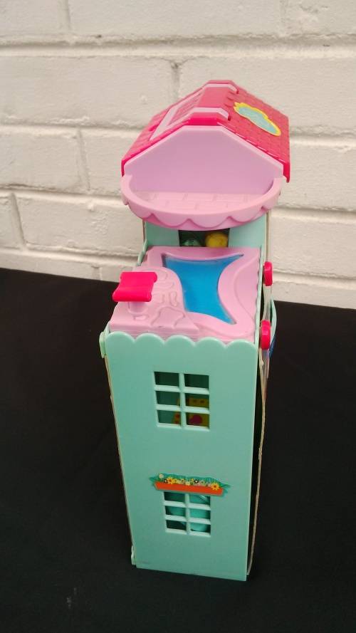 Vintage 1990`s Surprise In My Pocket Animal Hospital Playset With Some Accessories