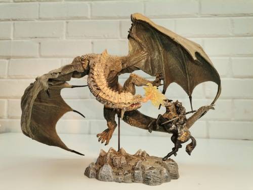 McFarlane Toys 2005 Dragon Fighting A Knight Action Figure Statue In Great Condition, 8,5 Inch Tall
