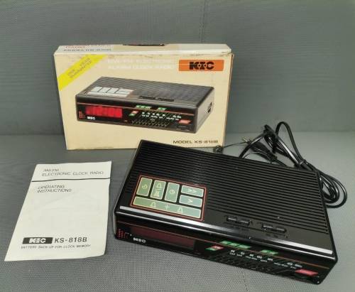 K.I.C Vintage Retro Red Light MW/FM Electronic Alarm Clock Radio With Box In Working Condition