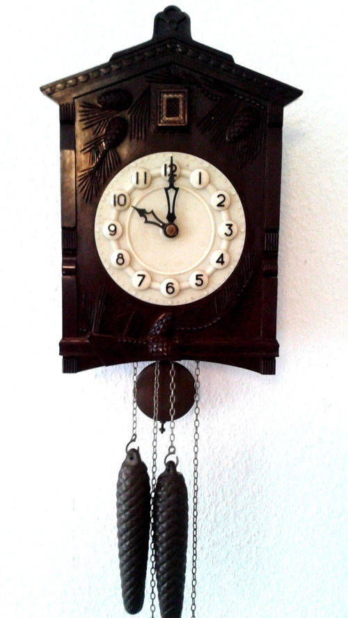FREE SHIPING : VINTAGE RUSSIAN-SOVIET MECHANICAL  WALL CUCKOO CLOCK "MAJAK " 70-s