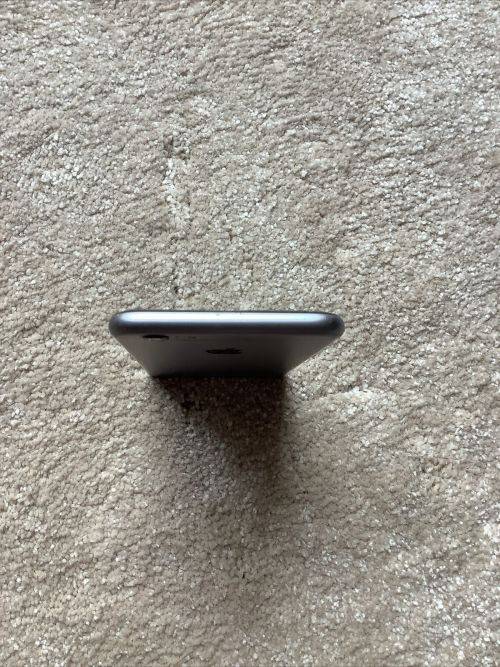 APPLE IPHONE 6  - 32GB - SPACE GREY comes with ORIGINAL box, new charger and headphones
