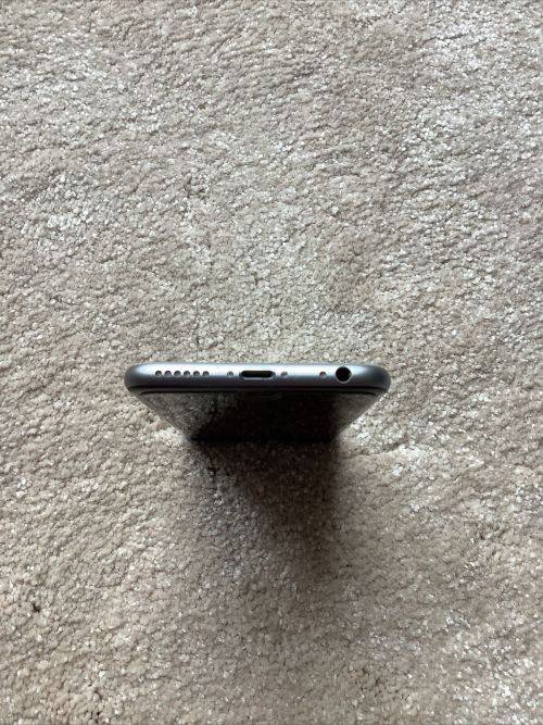 APPLE IPHONE 6  - 32GB - SPACE GREY comes with ORIGINAL box, new charger and headphones