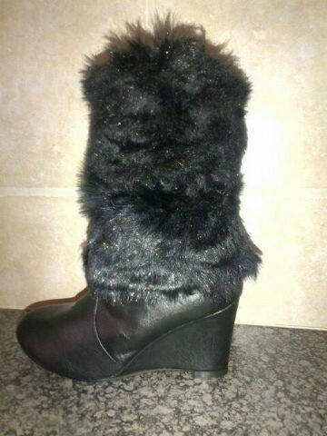 End Of Winter SALE!! Ladies Comfy Soft fur boots Only 1 pair left!!