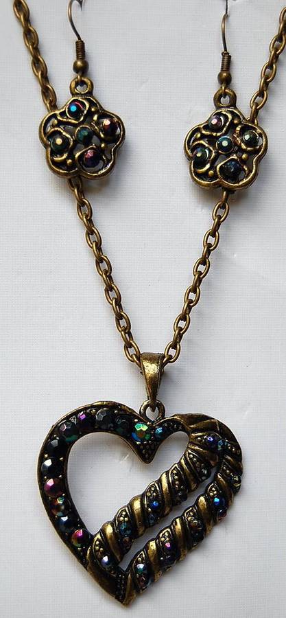 FUNKY HEART PENDANT & EARRING SET