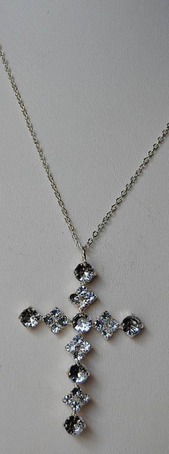 DIAMANTE CROSS PENDANT ***** FREE CHAIN *****