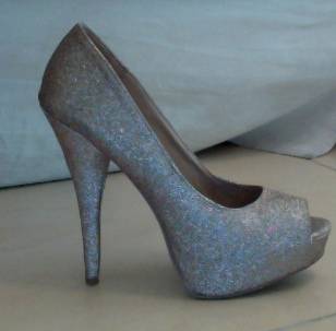 GORGEOUS GLITZY HEELS FROM AUSTRALIA